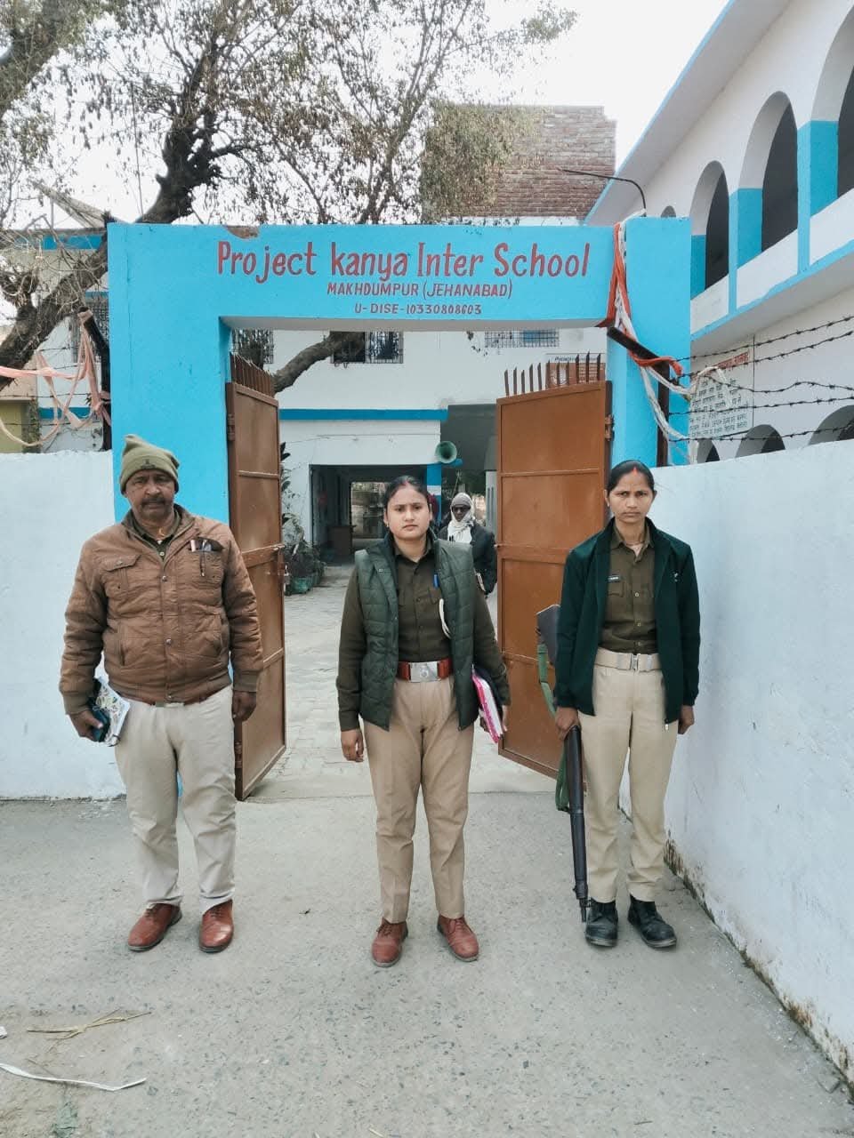 मखदूमपुर पुलिस और अभय ब्रिगेड ने कानूनी मुद्दों पर छात्रों के लिए जागरूकता सत्र आयोजित किया।
