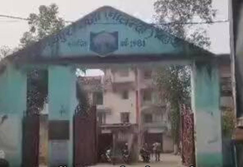 परवलपुर में दहशत, मुख्य पार्षद को जान से मारने की धमकी, बदमाशों ने सोने की चेन लूटी