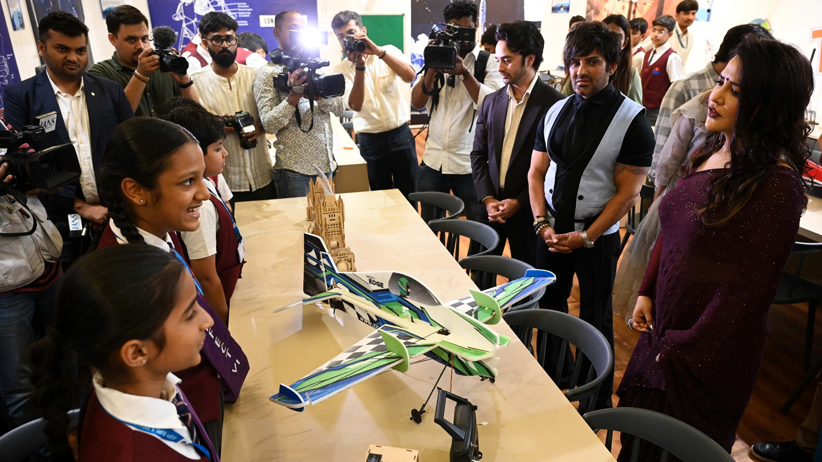 UPI जैसा AI इकोसिस्टम, बच्चों के लिए क्रेडिट-बेस्ड फेलोशिप और IT सेक्टर को चेतावनी: AI पर इकोनॉमिक सर्वे की बड़ी बातें